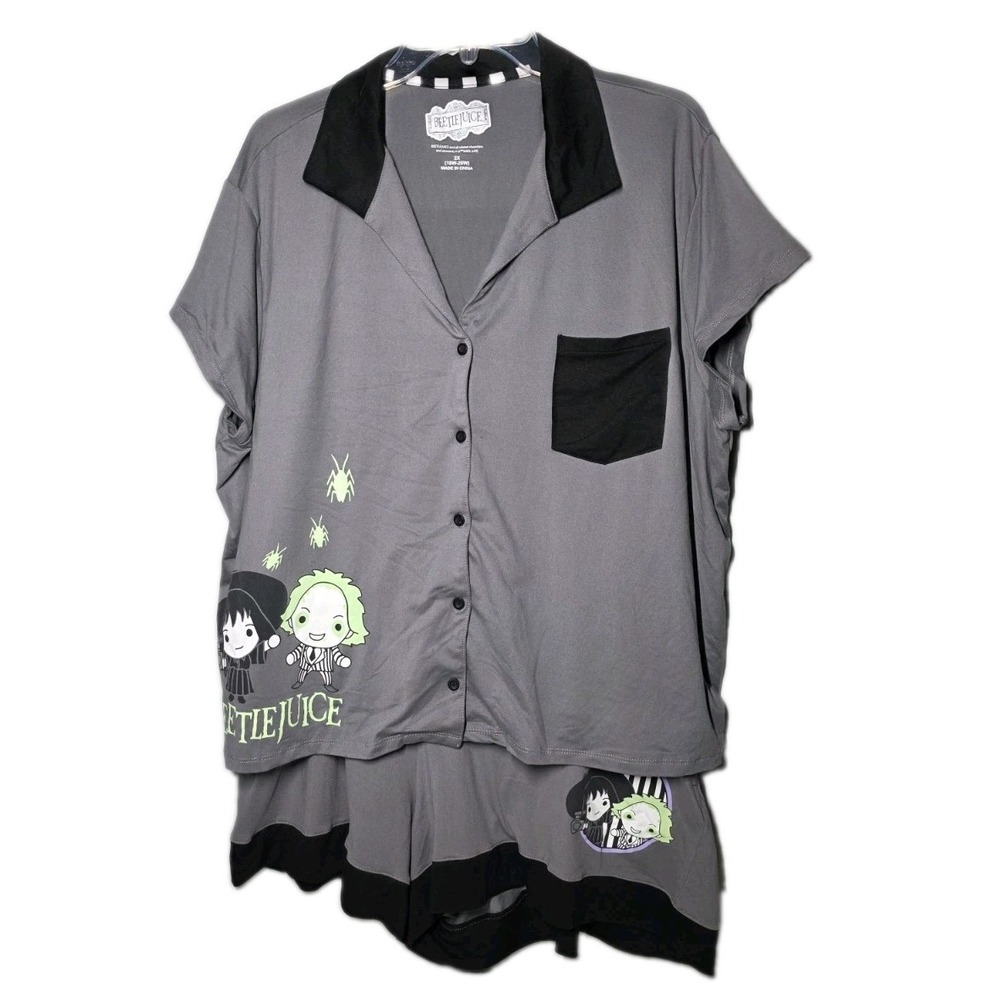 Beetlejuice Women's Pajama Set Size 2X Gray Black Button Top & Shorts Halloween